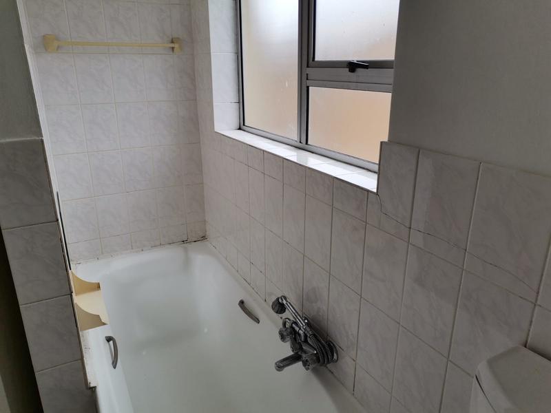 To Let 2 Bedroom Property for Rent in Oakglen Western Cape